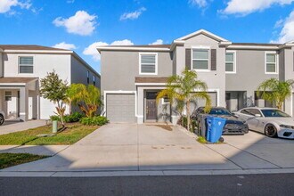 Building Photo - "Spacious 3-Bedroom Townhouse Oasis with 2.5 Baths in Serene Apollo Beach!"