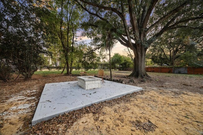 Building Photo - 5411 Logston Ln