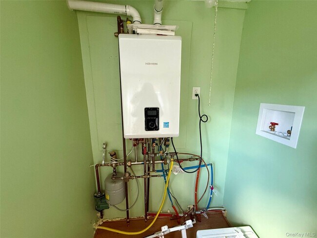 Building Photo - 1 Royal Acres Dr