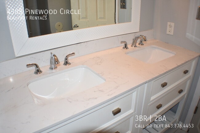 Building Photo - 4385 Pinewood Cir