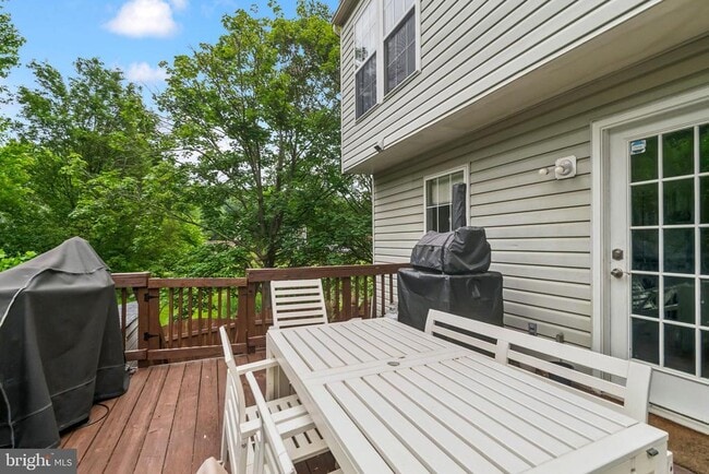 Building Photo - 9525 Oakhurst Dr