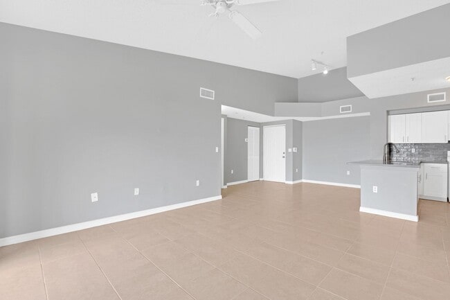 Building Photo - Modern Living in Miramar – 2 Bed/2 Bath Co...