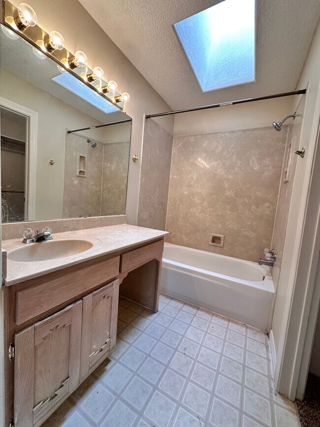 Building Photo - 6535 Tierra Prieta Ave NW
