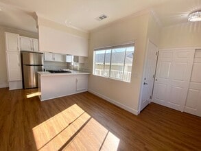 Building Photo - Upstairs 2BD Apartment Home! Great PB Location! Garage! AC!