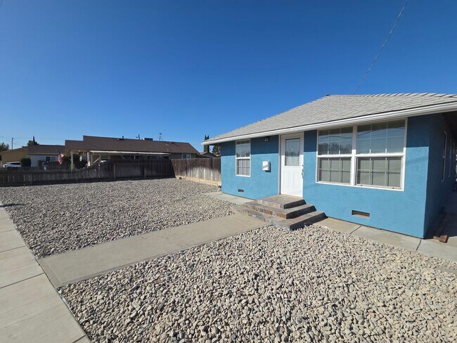 Building Photo - 903 Railroad Ave