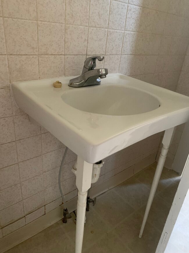 Building Photo - 618 N 5th St