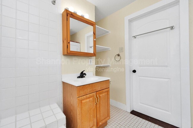 Building Photo - 2202 Kane St