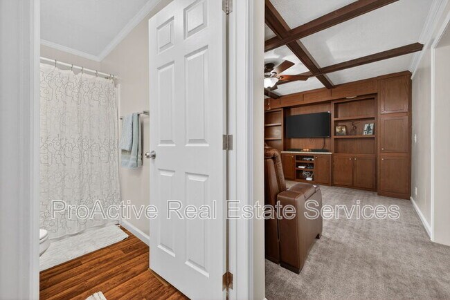 Building Photo - 1053 Pitchkettle Rd