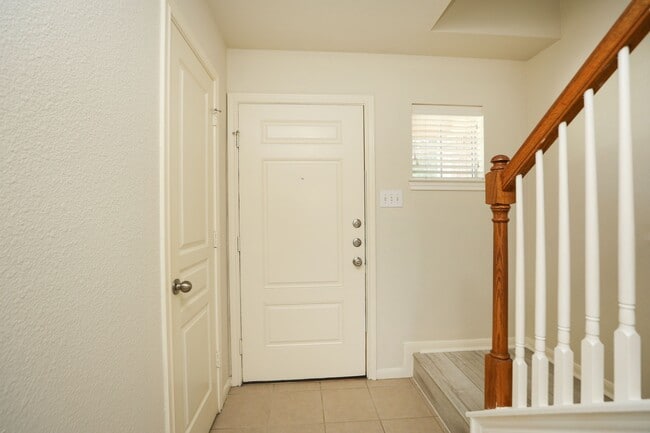 Building Photo - 1620 Grable Cove Ln