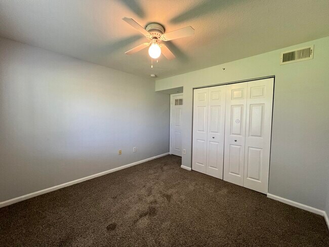 Building Photo - 161 SW Palm Dr