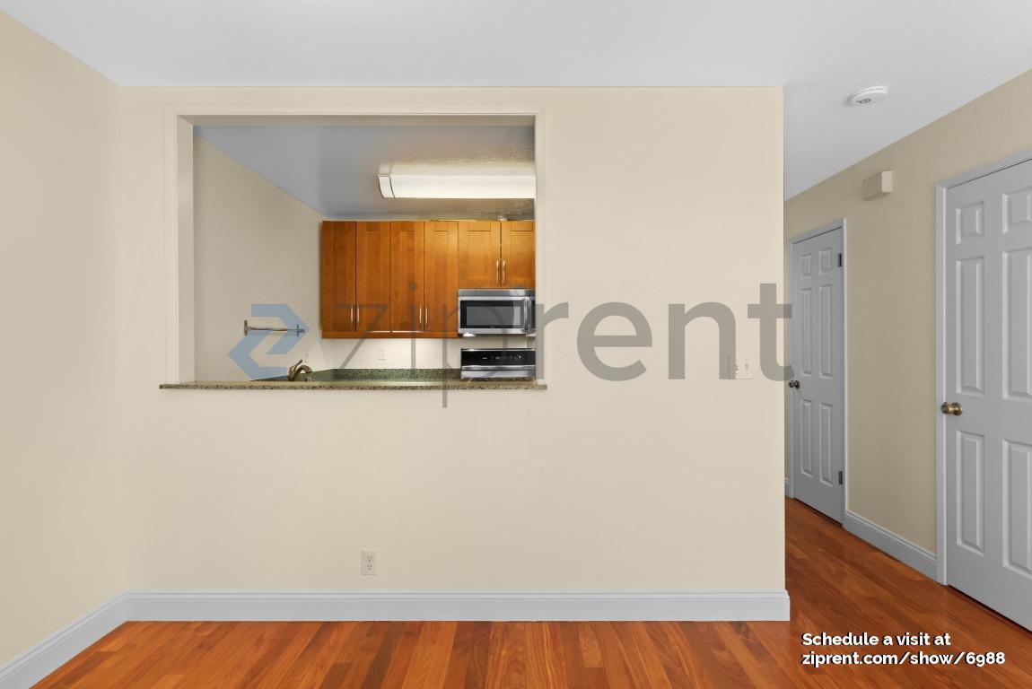 Building Photo - 700 Chiquita Ave