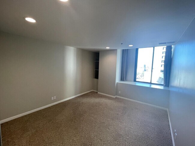 Building Photo - 48 W 300 S