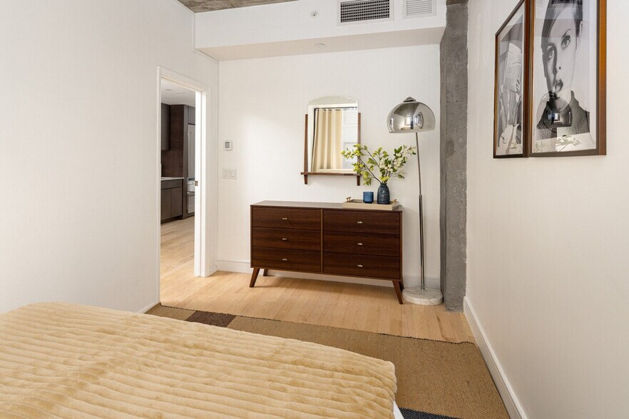Building Photo - 119 W 24 St