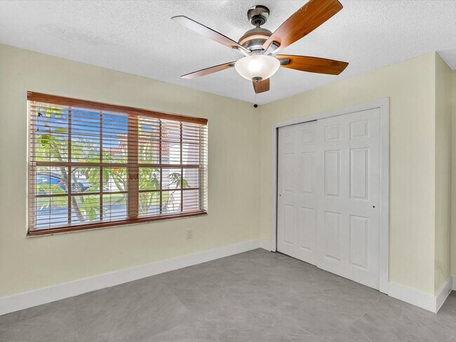 Building Photo - 13400 NW 5th Ct