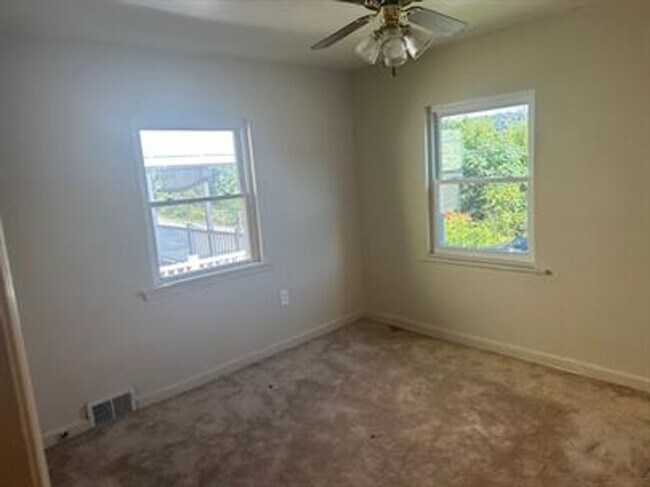 Building Photo - 3 bed/ 1 bath House for rent Clairton, PA