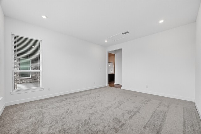 Building Photo - 1568 River Pt Dr