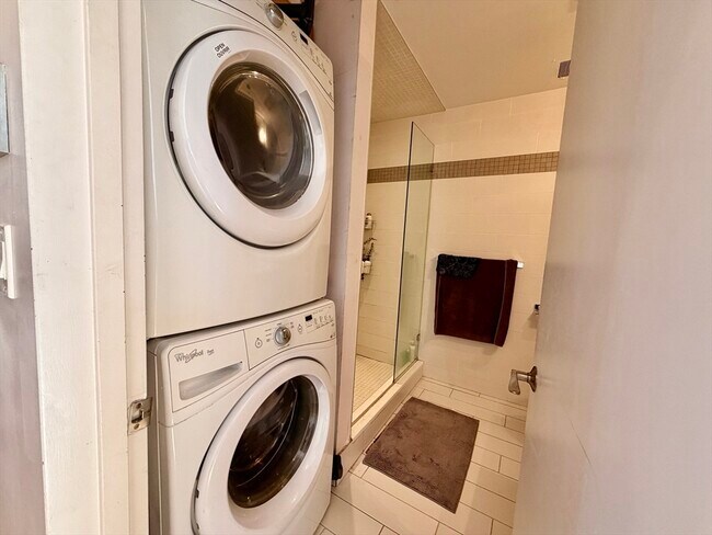 Building Photo - 1607 Tremont St