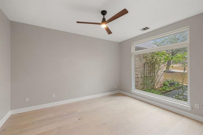 Building Photo - 2137 Rivina Dr