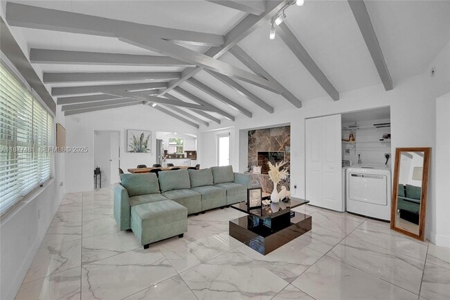 Building Photo - 15 NE 95th St