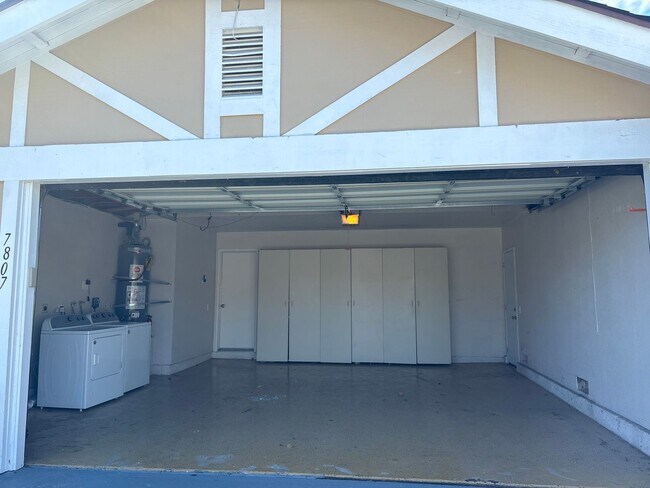 Building Photo - Nice 4 bedroom, 2 bath home