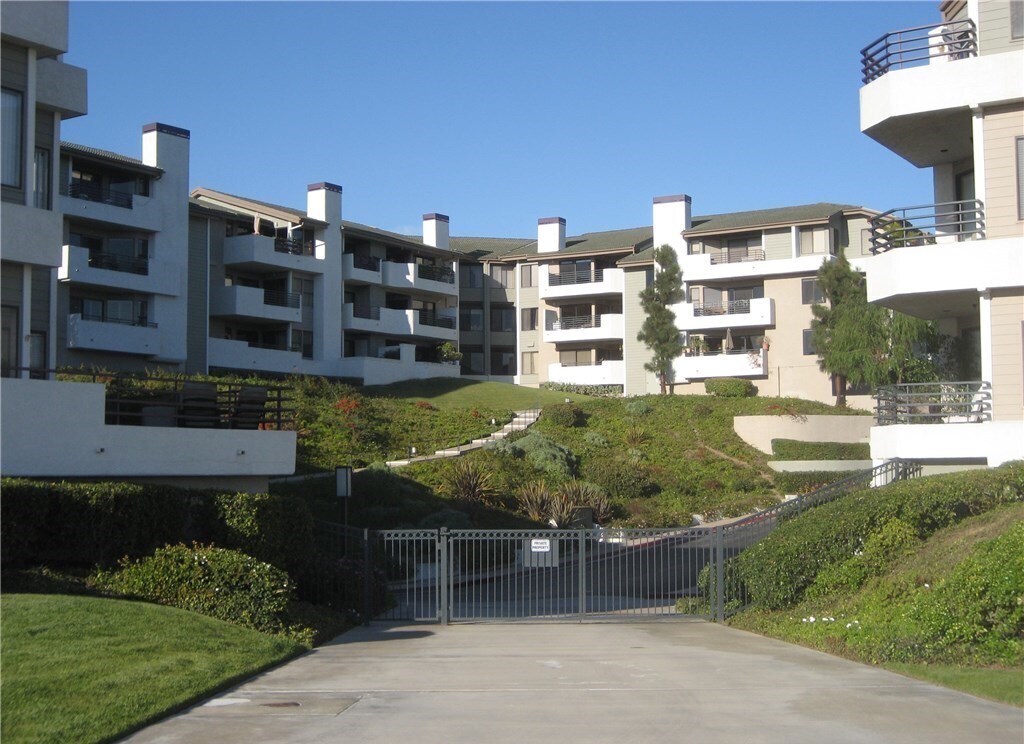 Building Photo - 220 Nice Ln