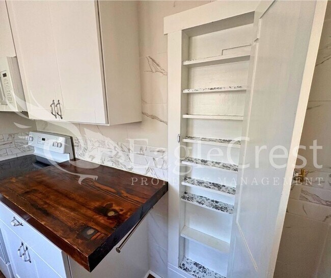 Building Photo - Beautifully Renovated Historic 3 Bedroom Home