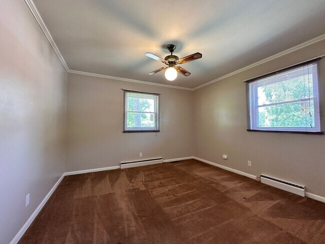 Building Photo - Exclusively Offered By Muse Realty Rentals...