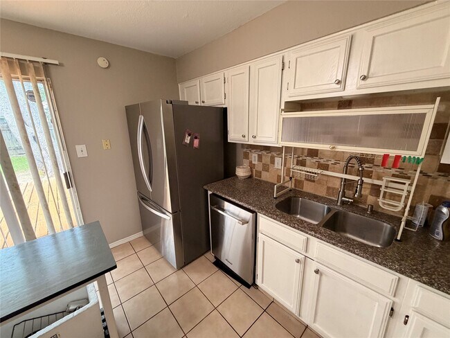 Building Photo - 3227 Glade Springs Dr