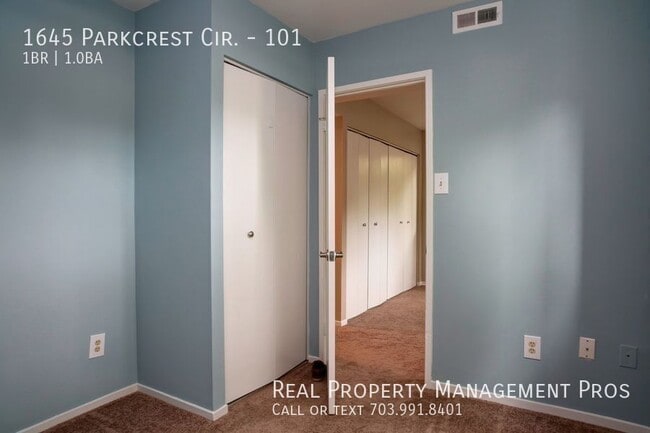Building Photo - 1645 Parkcrest Cir