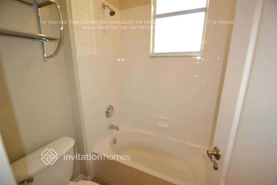 Building Photo - 3410 Eastmonte Dr