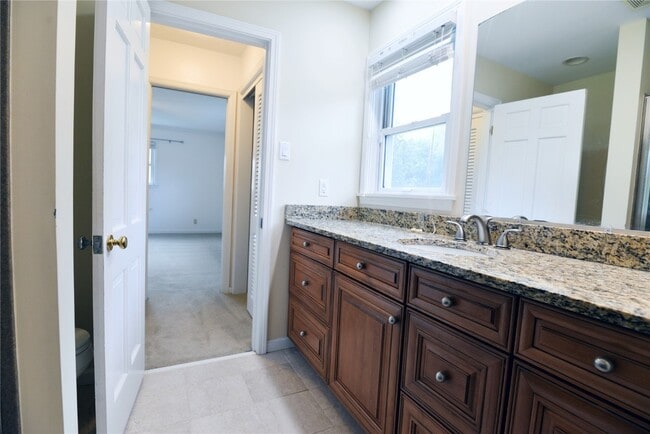 Building Photo - 2235 N Ballas Rd