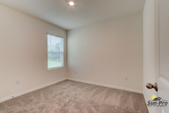 Building Photo - 982 Commons Way