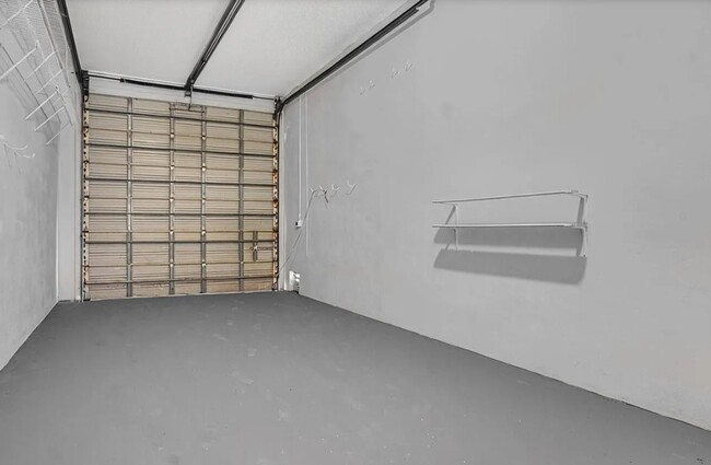 Building Photo - 4031 Coral Hills Dr
