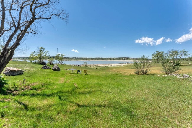 Building Photo - 2388 Lakeshore Dr