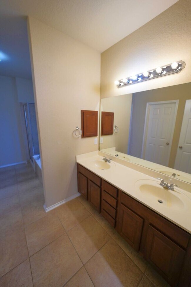 Building Photo - Immaculate Rental Now Available in Cibolo!...
