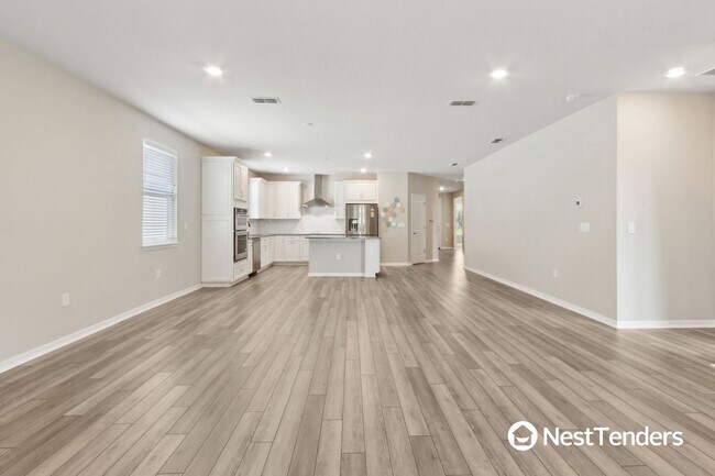 Building Photo - Stunning Northside Home!