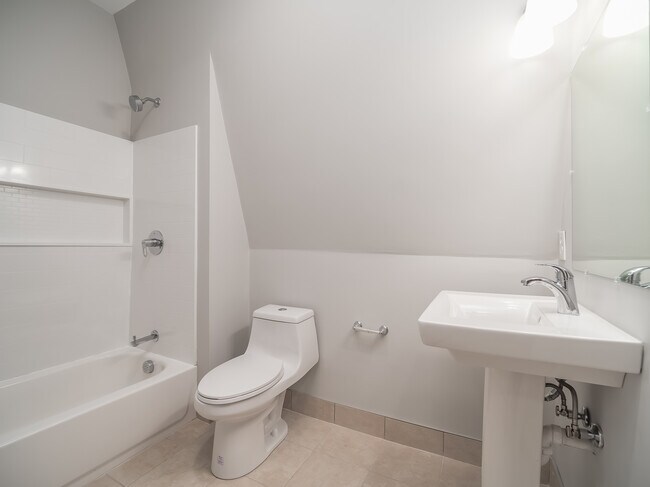 Building Photo - 7 Lowell St