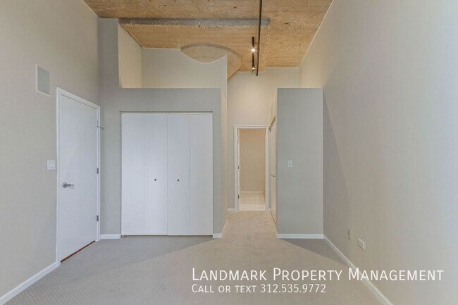 Building Photo - 758 N Larrabee-#820