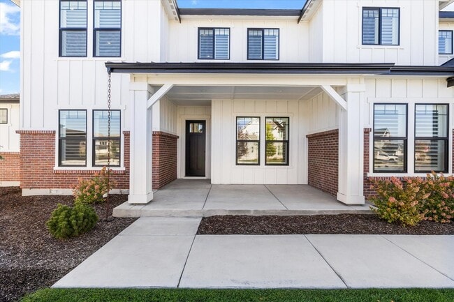 Building Photo - Luxury 5-Bed + Bonus + RV Garage Home for ...