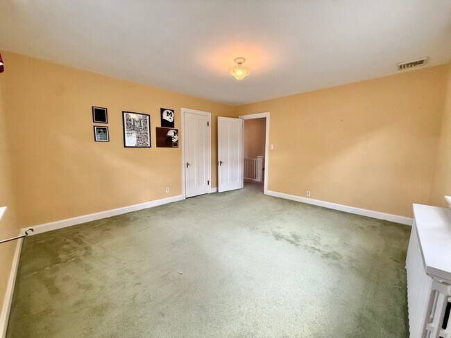 Building Photo - 6491 Ridge Ave