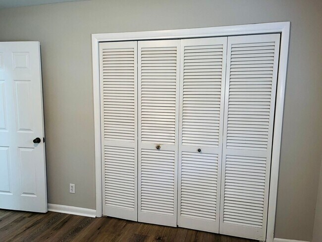 Building Photo - Wow! Beautiful brick 3 bedroom 2 bathroom home near Stone Mountain Village! Must See