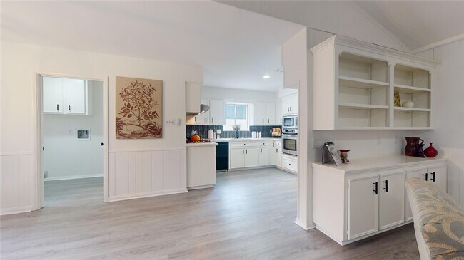 Building Photo - 811 Devonport Ln