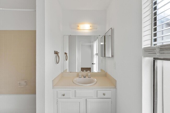 Building Photo - 1712 Timber Ridge Rd