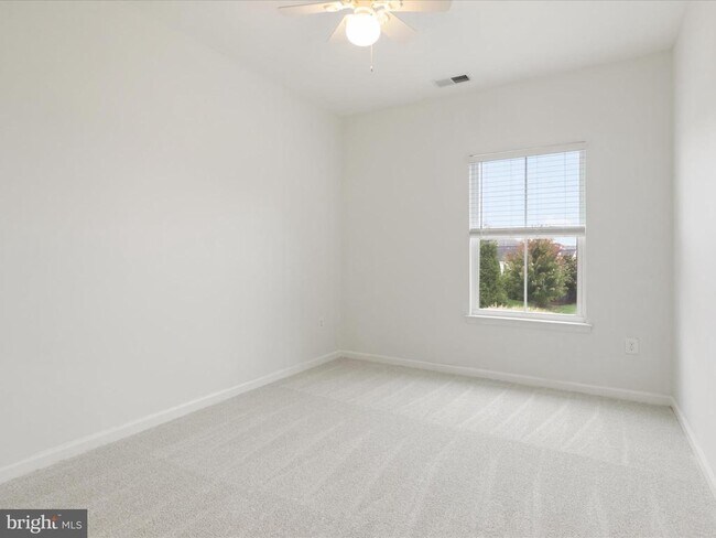 Building Photo - 41639 Adamson Dr