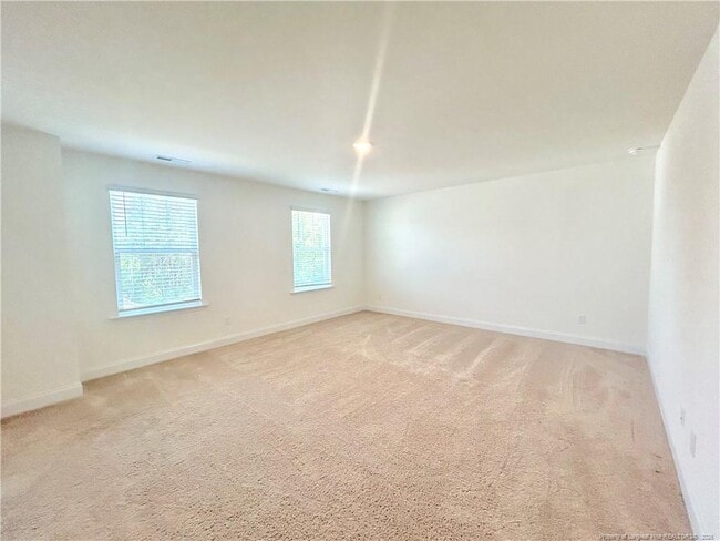 Building Photo - 282 Creekhaven Dr