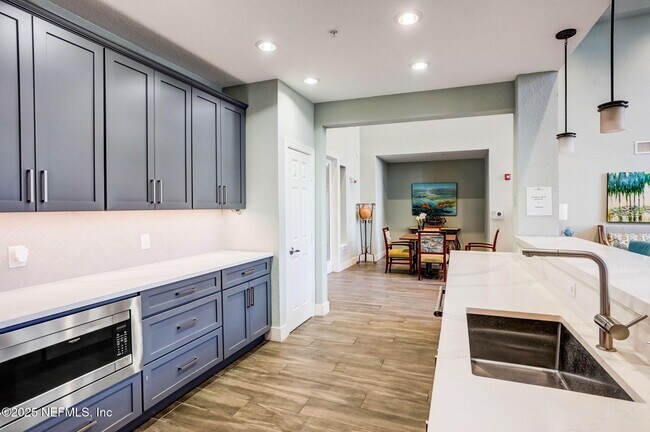 Building Photo - 8539 Gate Pkwy W