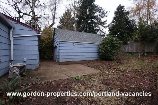 Building Photo - SE Flavel St - Woodstock 3 bedroom home with single car garage