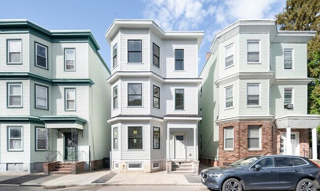 Building Photo - 298 Maverick St