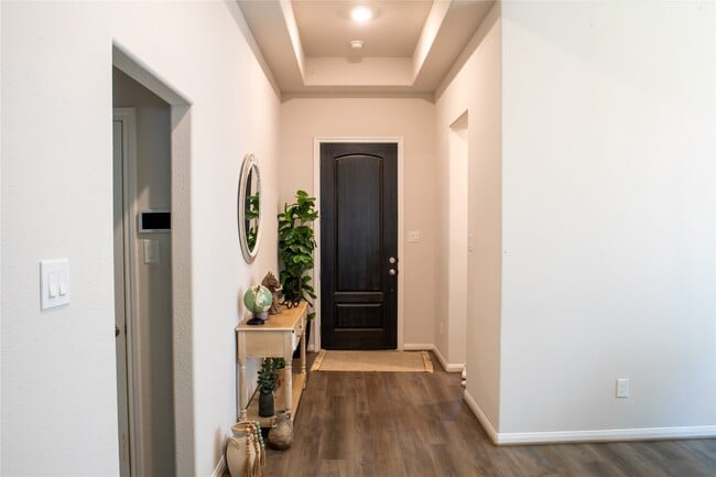 Building Photo - 835 Sarasota Shore Dr