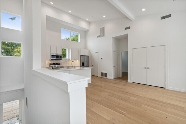 Building Photo - 6144 Oram St